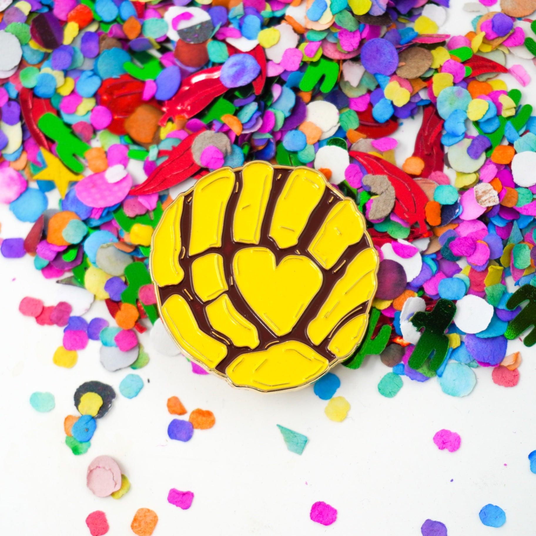 PW- Concha Amor (Yellow) Pin