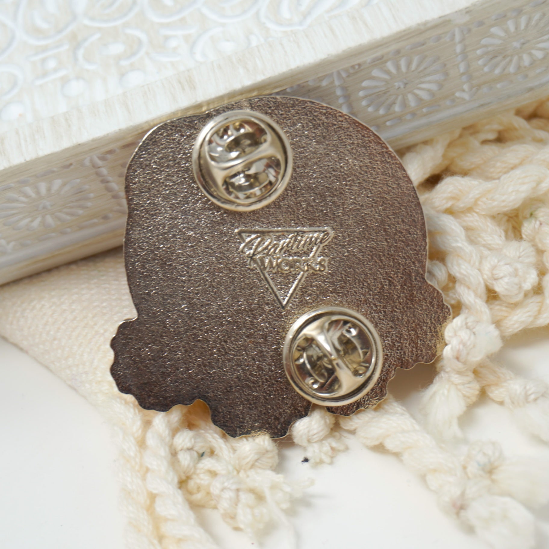 PW- Mejores Amigos Reales Pin